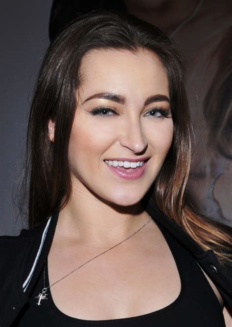 Dani Daniels, Pornstar page, Live chat, Videos